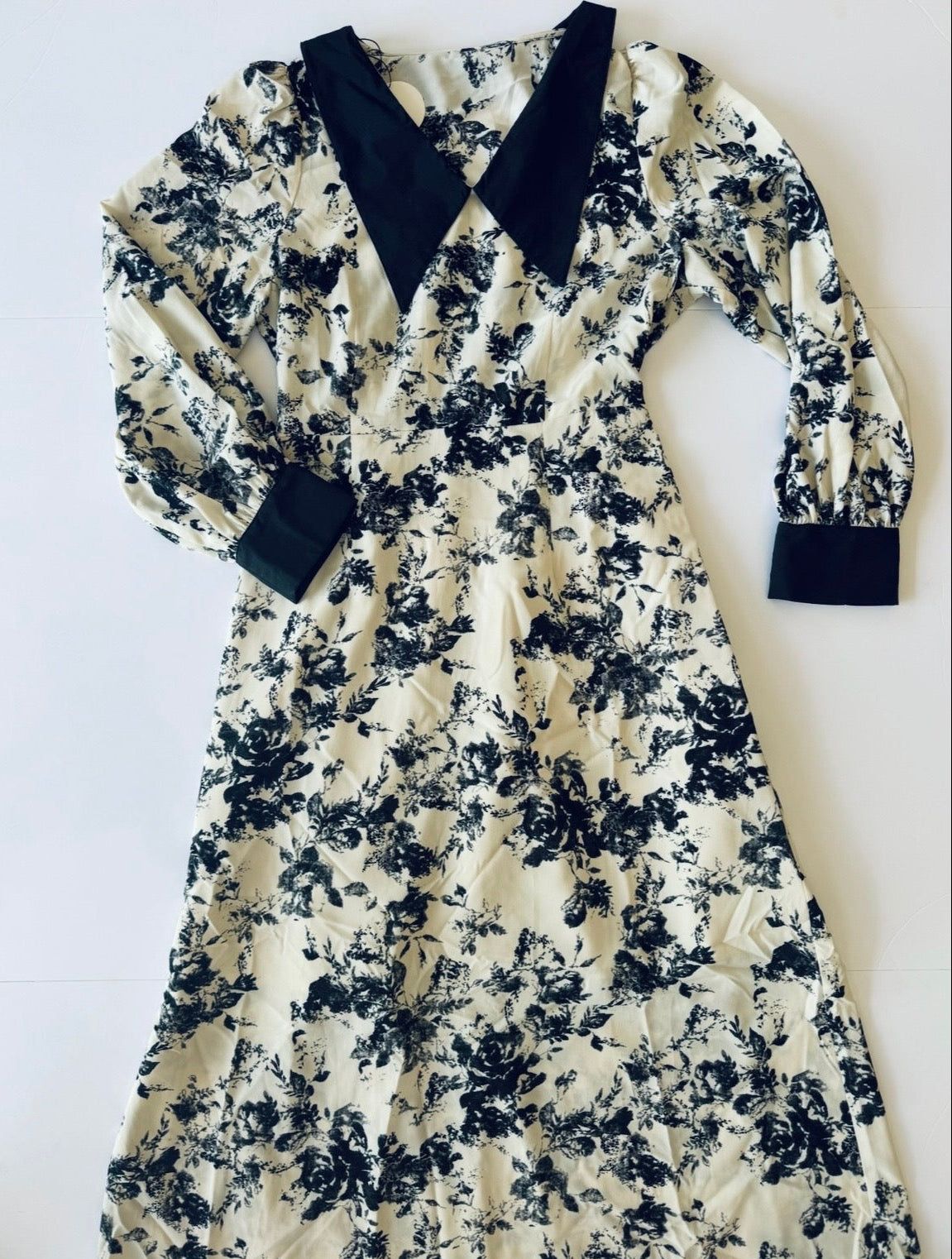 Dagger Collar Floral Dress