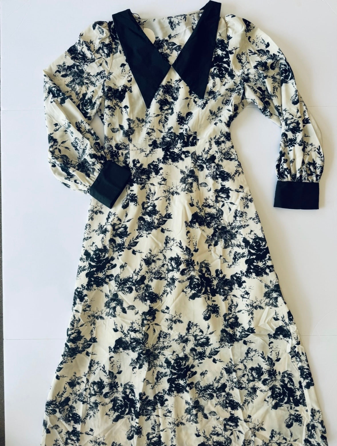 Dagger Collar Floral Dress
